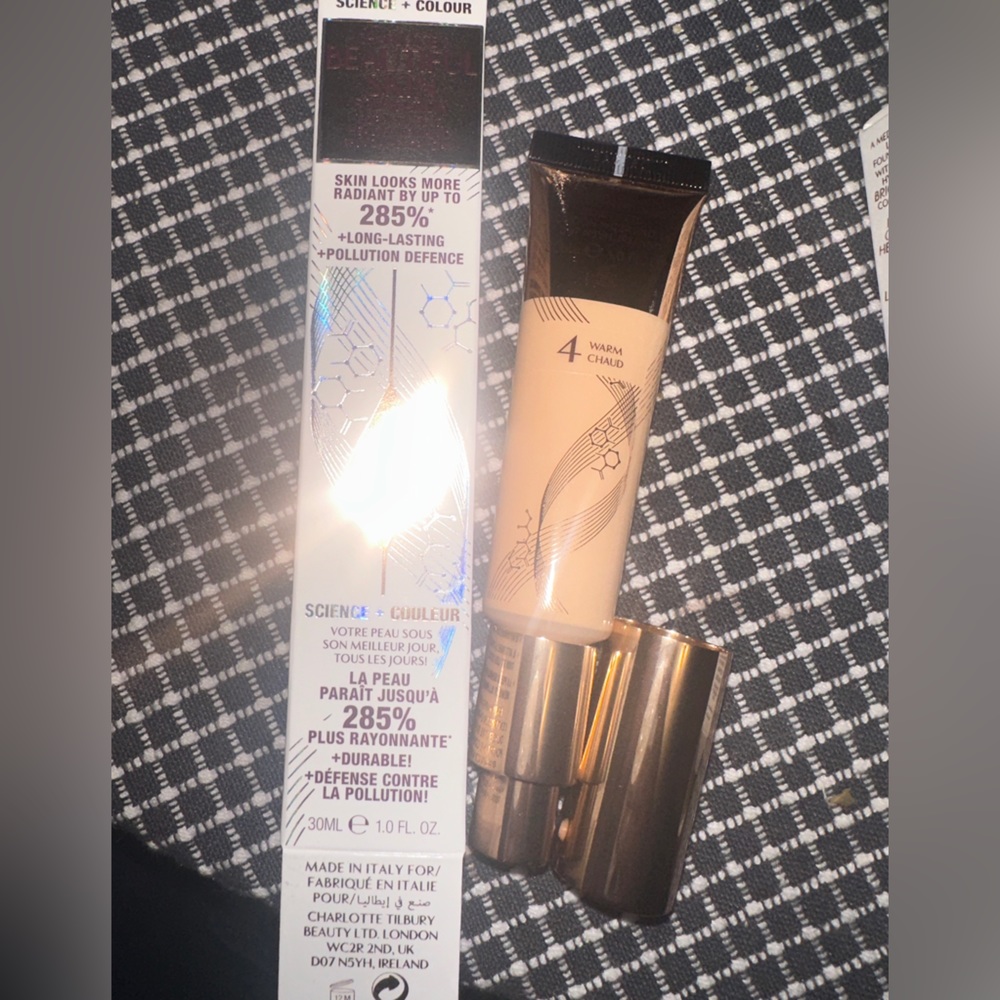 CHARLOTTE TILBURRY BEAUTIFUL SKIN 4 WARM SKIN MEDIUM COVER LIQUID FOUNDATION - Picture 9 of 12